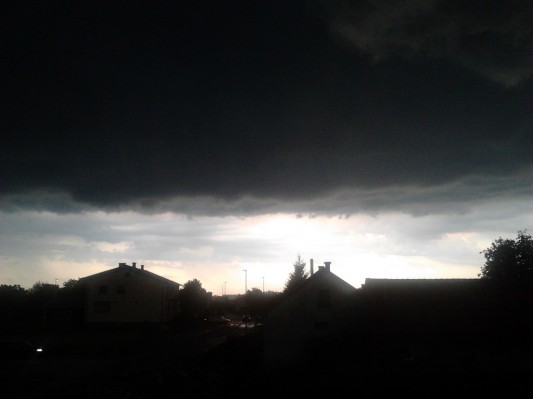 FOTO: Hude nevihte nad Pomurjem ponekod prinesle točo